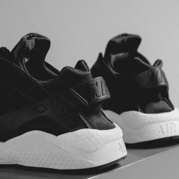 Nike Air Huarache  - Picture 2 of 10